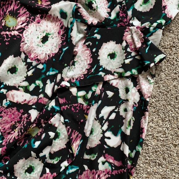 BCBG MaxAzria Short Sleeve V Neck Trim Detail Office Floral Event Dress - Picture 6 of 14